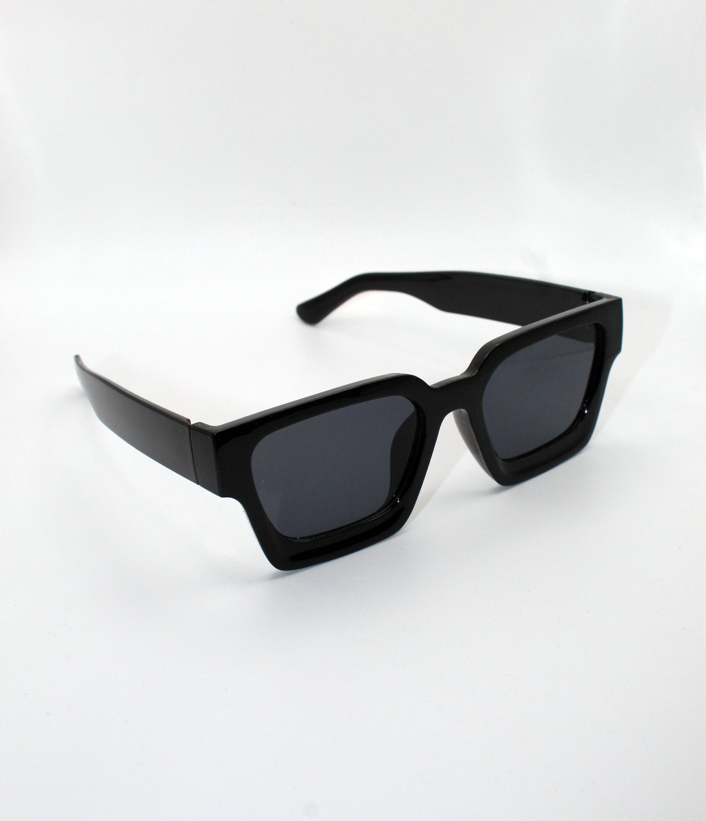 Retro Black sun glasses